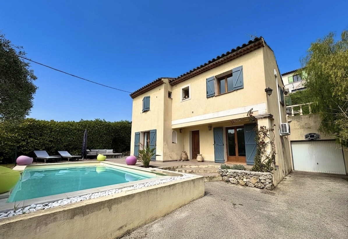 Maison 5 pièces individuelle avec piscine