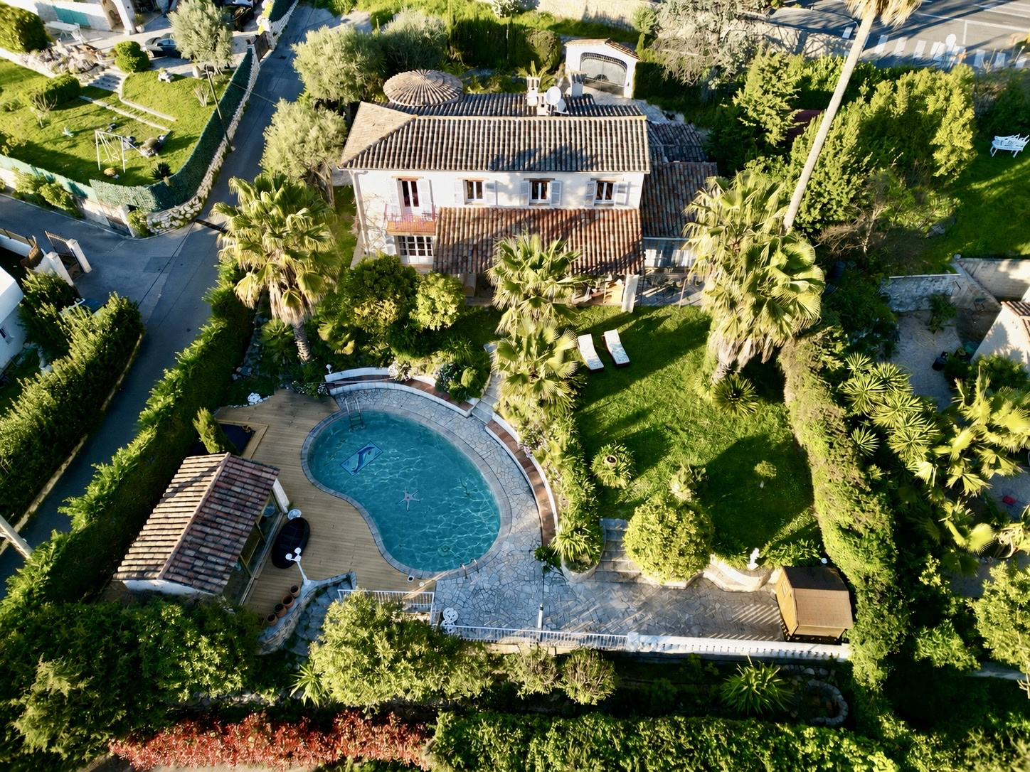 VENCE SUD   Villa 6 pièces   230 m2