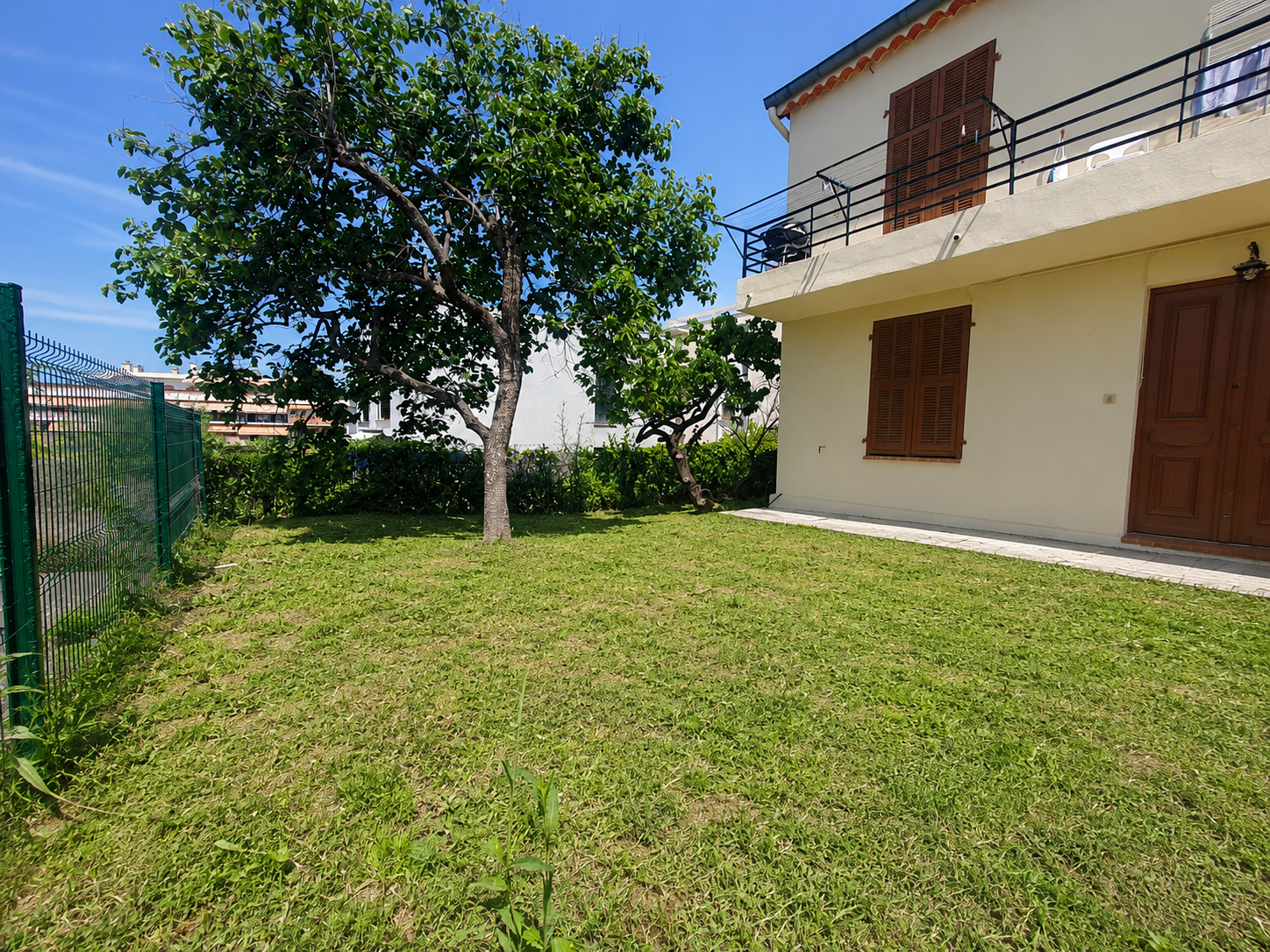 Appartement 2p/3p 55m2 bas de villa - parking